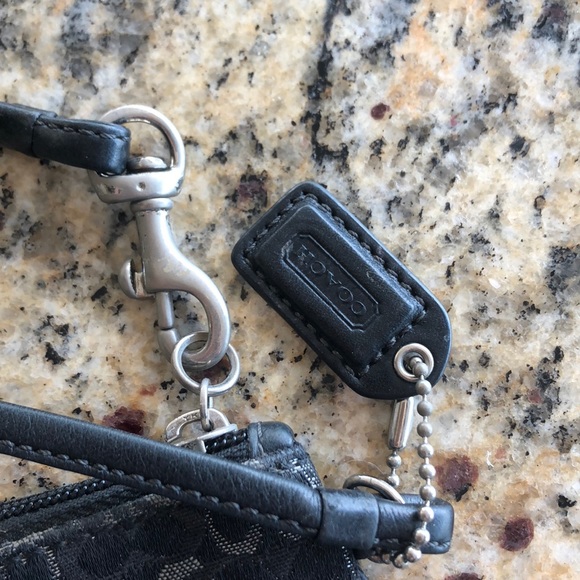 Coach wristlet - Picture 3 of 4